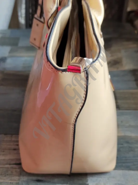 Сумка лакированная Виктория Бэкхем