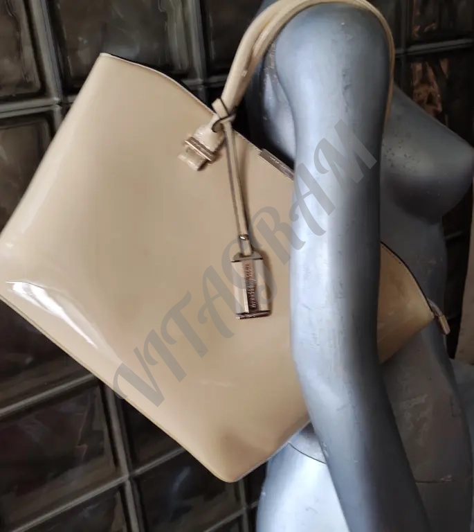 Сумка лакированная Виктория Бэкхем