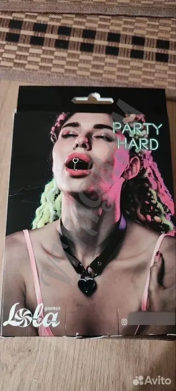 Ошейник чокер с замком Lola Party Hard Utopia
