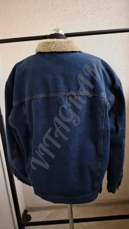 Куртки женские новый на 52р.