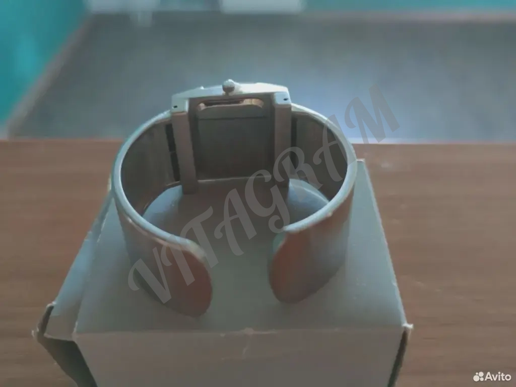 Часы браслет со стразами