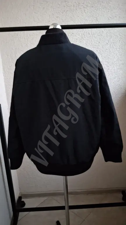 Куртки женские новый на 52р.