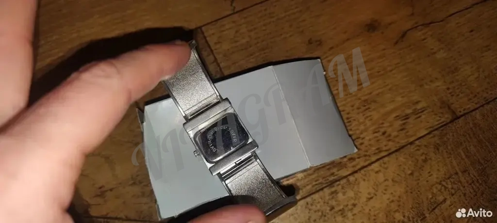 Часы браслет со стразами