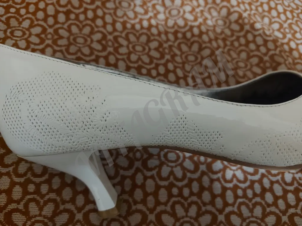 Туфли женские,белые,38р,натуральная кожа,лак