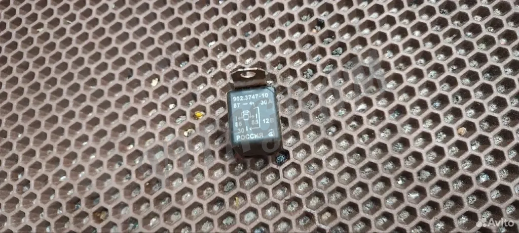 Ваз 902.3747-10, Реле 12V 4-х контактное 10А с кро