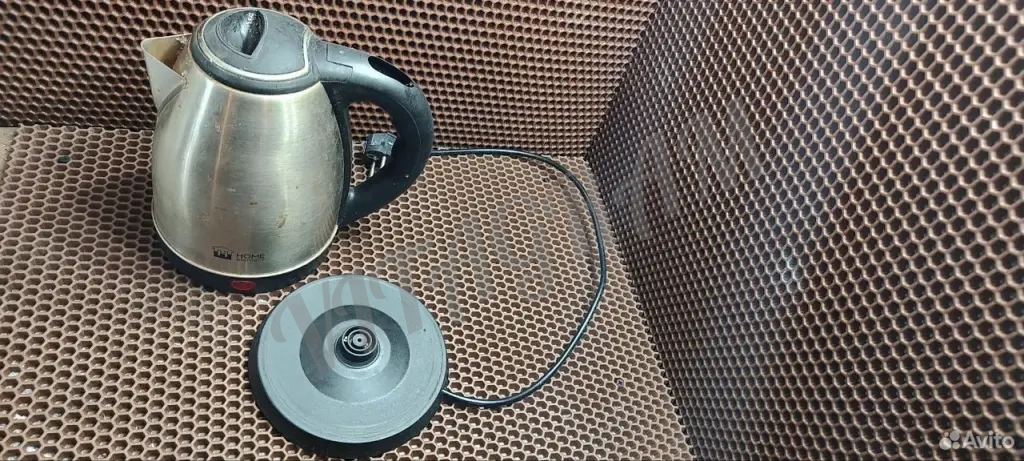 Home element HE-KT180 темный янтарь чайник металлический