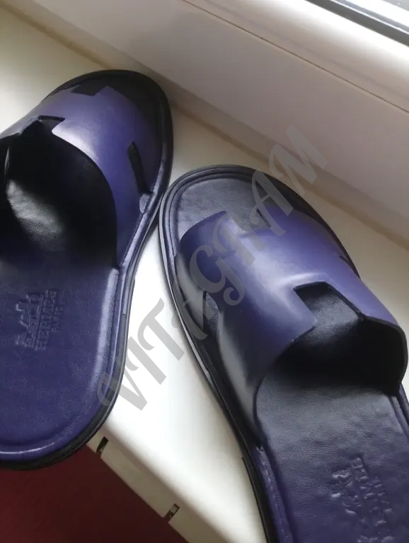 Шлёпанцы кожаные на каблучке в отличном состоянии