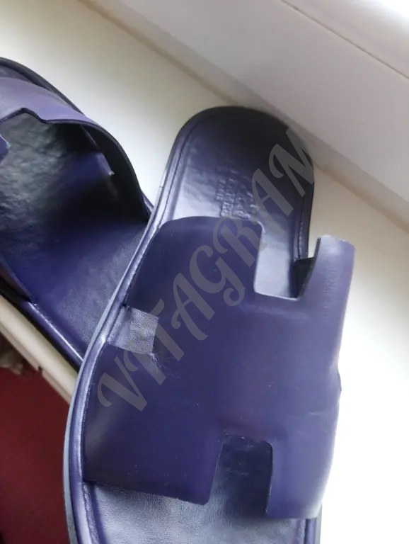 Шлёпанцы кожаные на каблучке в отличном состоянии