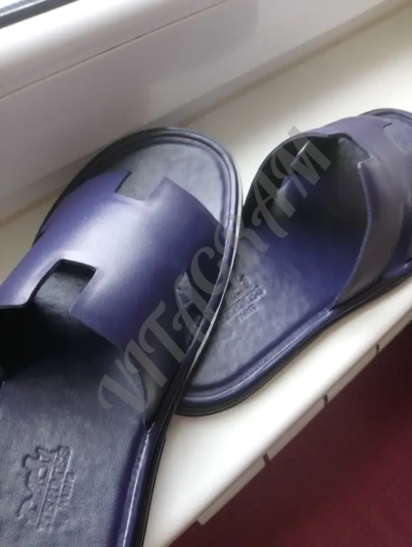 Шлёпанцы кожаные на каблучке в отличном состоянии