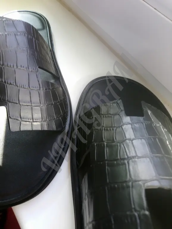 Hermes. Шлёпанцы кожаные мужские