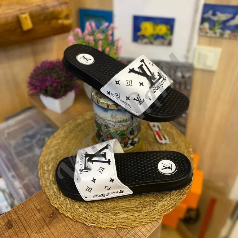 Gucci, Givenchy, Louis Vuitton, Boss, Calvin Klein, Dolce & Gabbana, Emporio Armani. Шлёпки