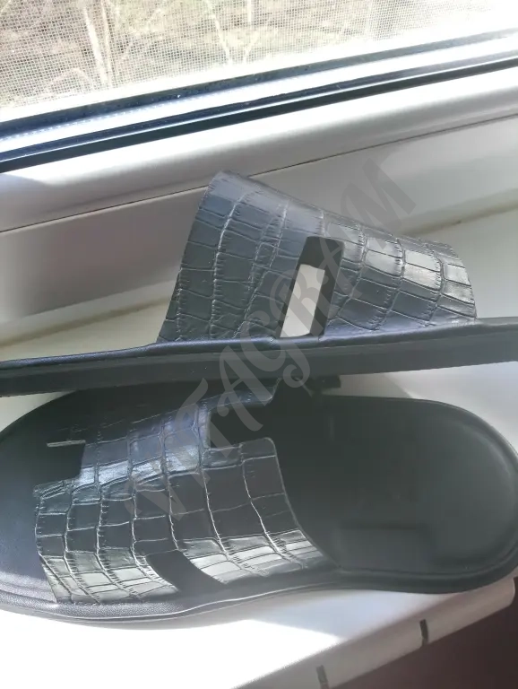 Hermes. Шлёпанцы кожаные мужские