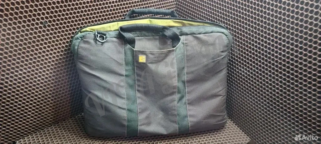 Сумка для ноутбука до 17" твердая Case Logic