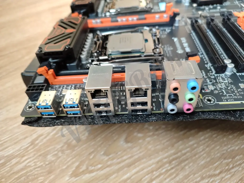 Двухпроцессорная мaтepинкa, 2*2696 v4 22/44, 16Гб