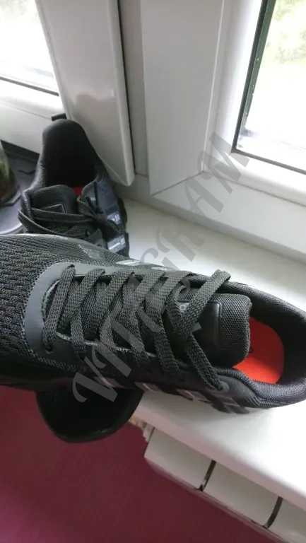 Adidas. Кроссовки