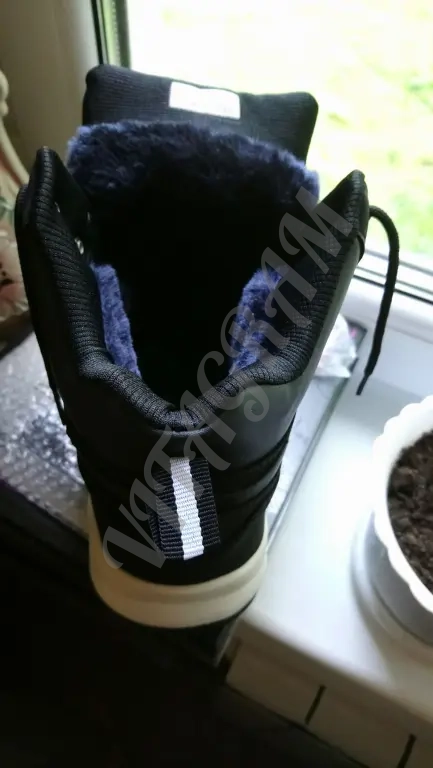 Adidas. Кроссовки зимние