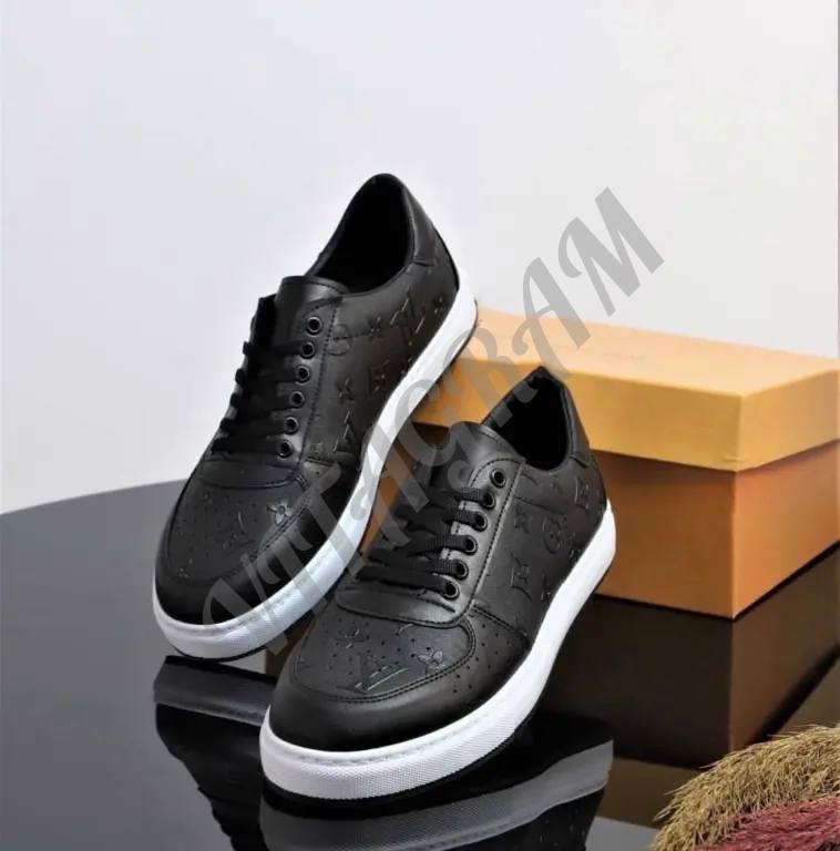 Louis Vuitton. Кроссовки