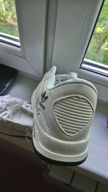 Adidas. Кроссовки демисезонные