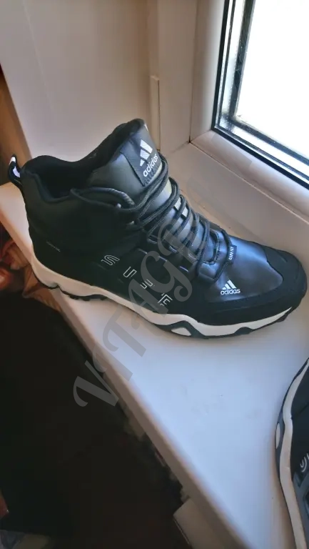 Adidas. Кроссовки зимние
