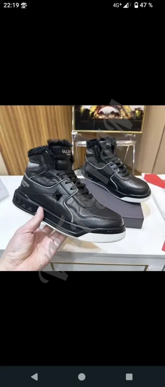 Valentino. Кроссовки зимние