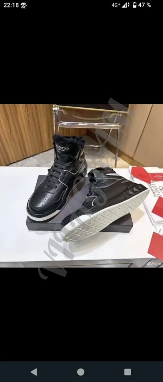 Valentino. Кроссовки зимние