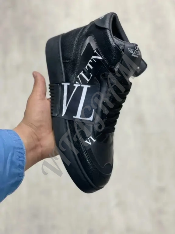 Valentino. Кроссовки высокие
