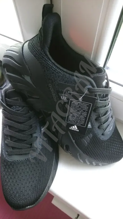 Adidas. Кроссовки