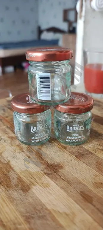 Маленькие пустые баночки