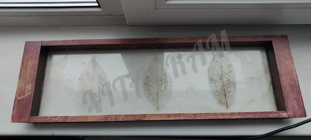 Подставка икебана с листьями