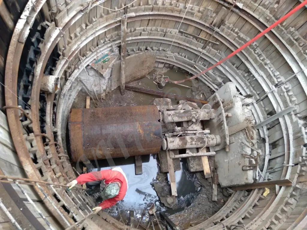 Продавливание стального футляра. Котлованы. Шахты. Штольни.