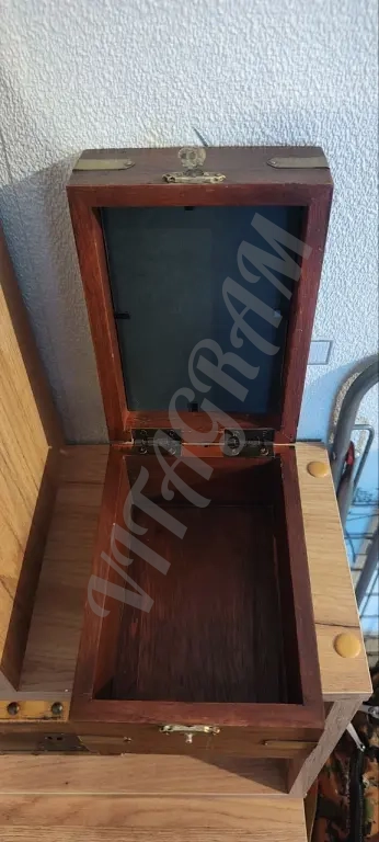 Деревянная шкатулка