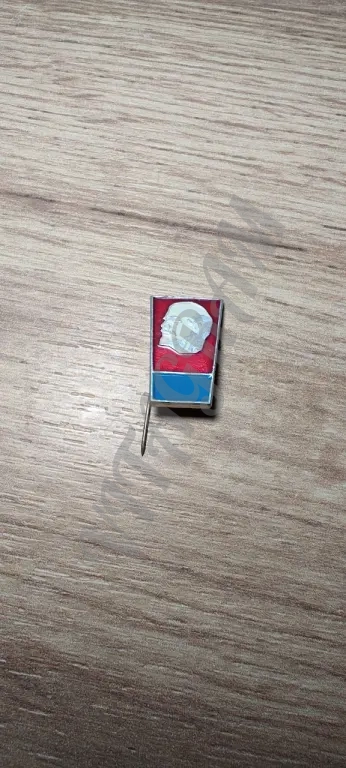 Значок Ленин на прямой булавке