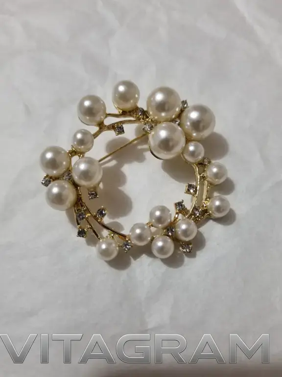 Брошь новая подарок