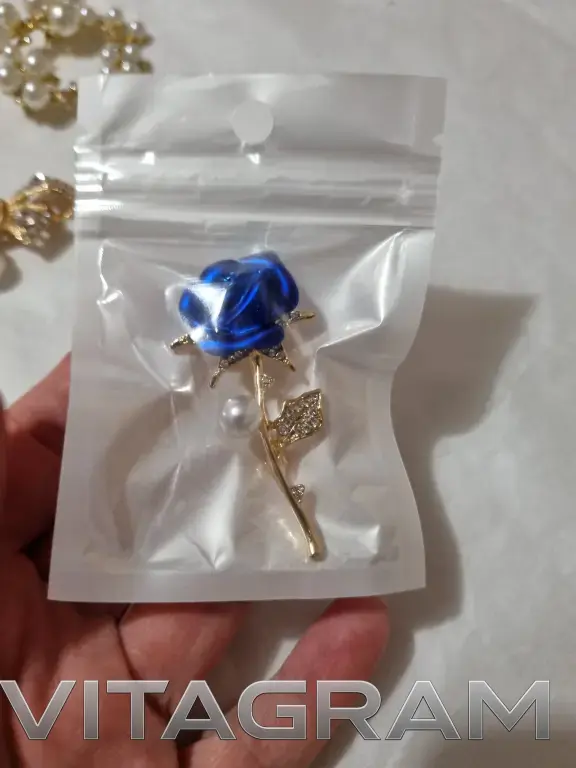 Брошь новая подарок