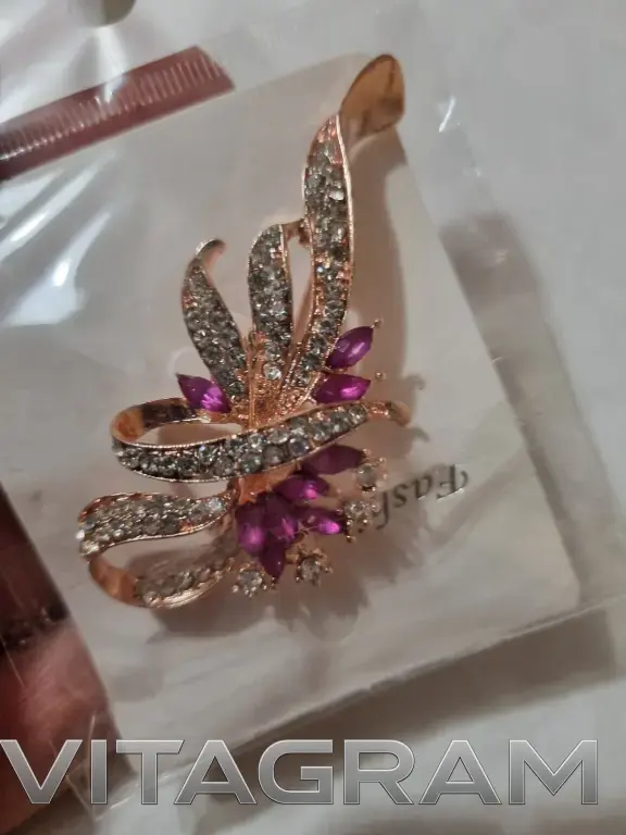 Брошь новая подарок