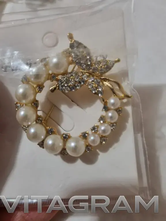 Брошь новая подарок