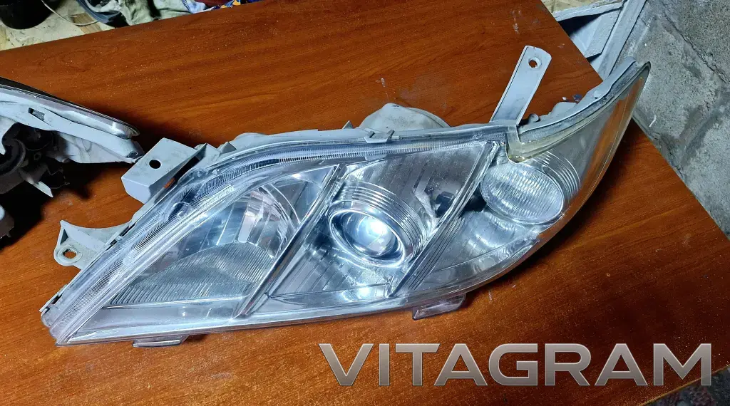 Фары на toyota camry 40