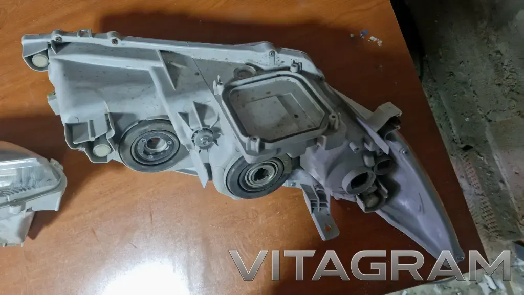 Фары на toyota camry 40