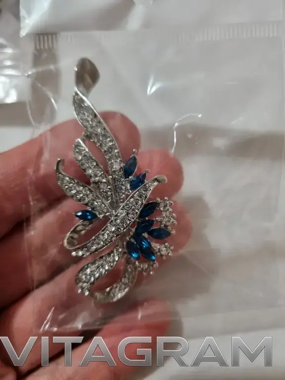 Брошь новая подарок