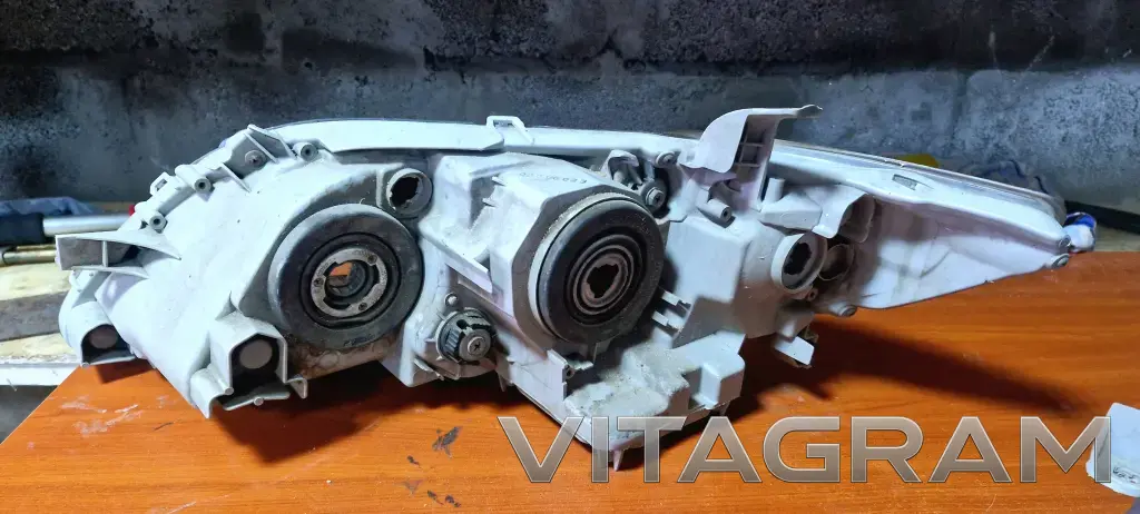 Фары на toyota camry 40