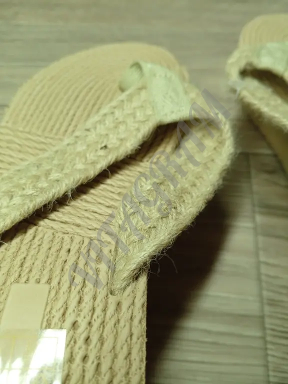 Сланцы женские новые