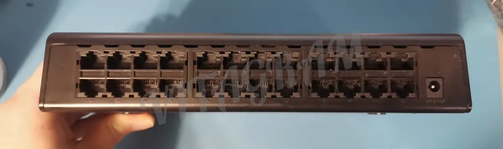 Не управляемый коммутатор свитч 24 порта 100