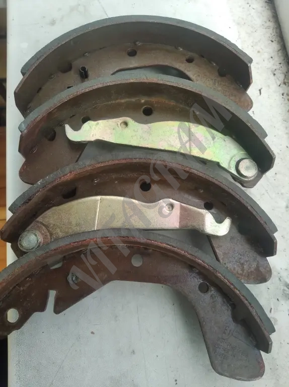 Кололдки тормозные барабанные Lucas R90-01457/058