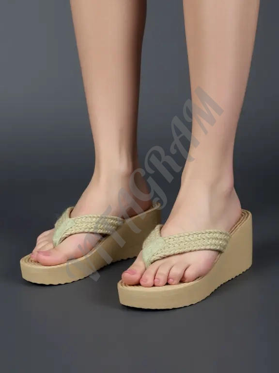 Сланцы женские новые