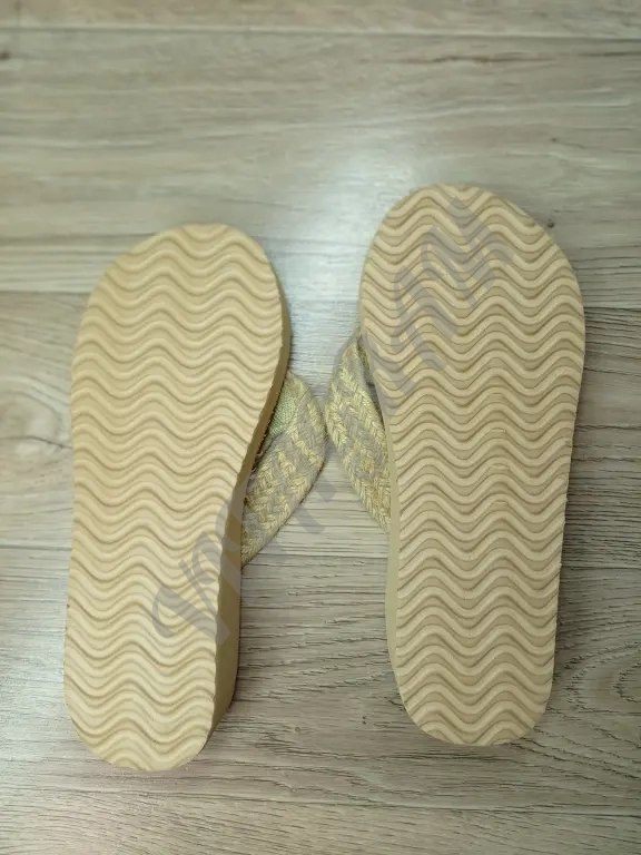 Сланцы женские новые