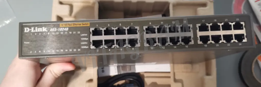 Не управляемый коммутатор свитч 24 порта 100