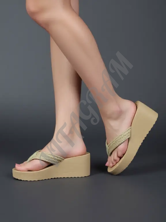 Сланцы женские новые